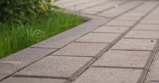Профессиональная укладка тротуарных дорожек в Ишимбае в октябре